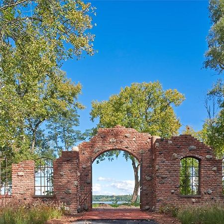 Hutton Brickyards Riverfront Hotel & Venue Кингстон Экстерьер фото