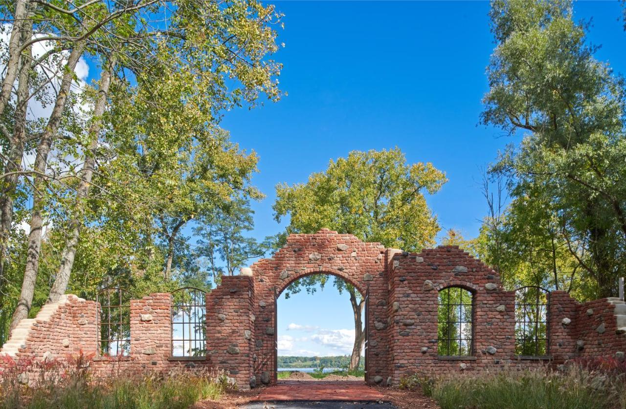 Hutton Brickyards Riverfront Hotel & Venue Кингстон Экстерьер фото